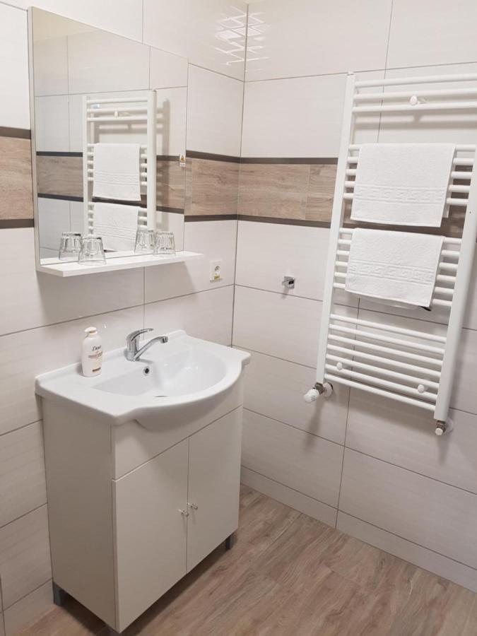 Casa Irinella Bed & Breakfast Satu Mare Exterior photo